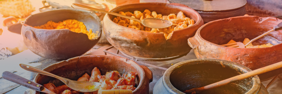 Comida feita em fogão a lenha